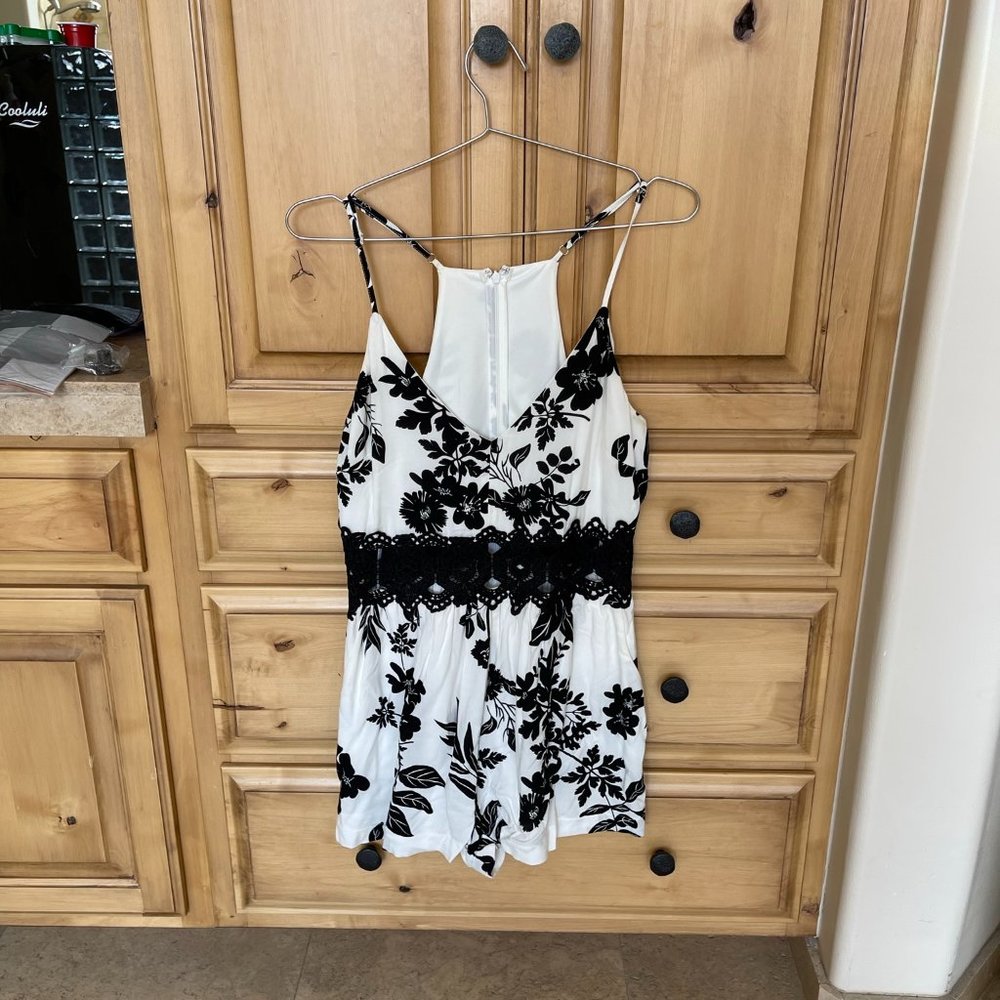 NWOT Lulu's White & Black w/ Lace Romper in size Medium